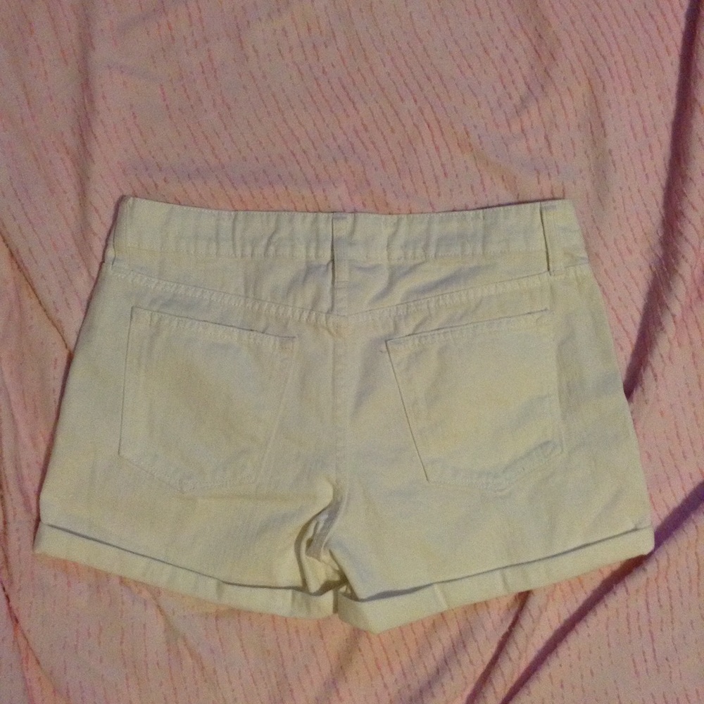 MUST GO PRICING Gap White Shorts Size 8 cuffed legs - Picture 4 of 4